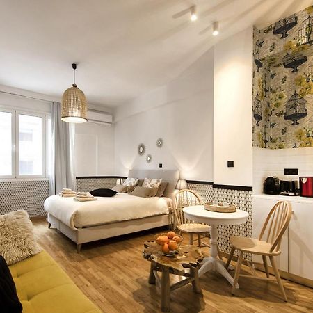 Designer Renovated Apartment In Downtown Atenas Exterior foto