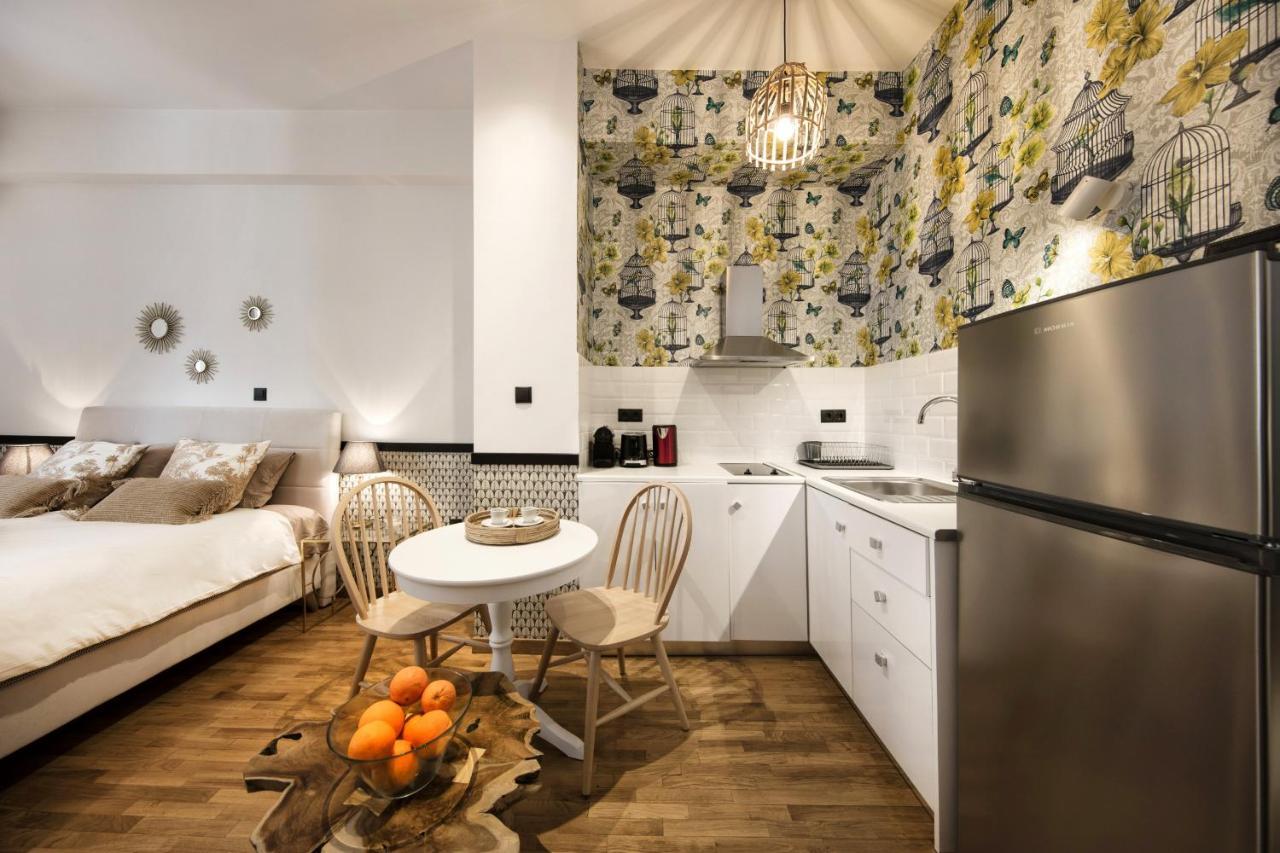 Designer Renovated Apartment In Downtown Atenas Exterior foto
