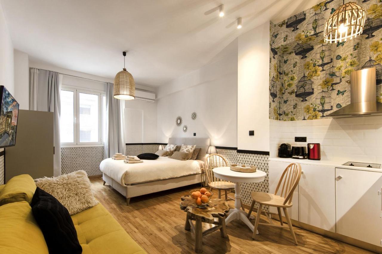 Designer Renovated Apartment In Downtown Atenas Exterior foto