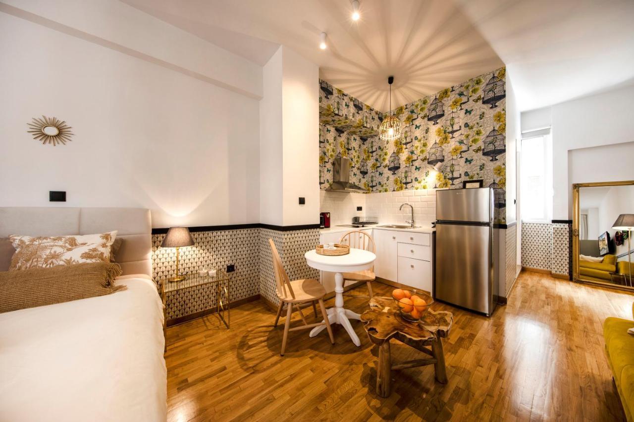Designer Renovated Apartment In Downtown Atenas Exterior foto