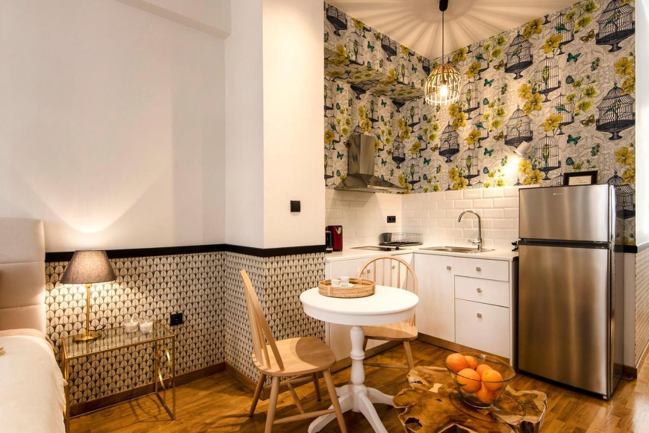 Designer Renovated Apartment In Downtown Atenas Exterior foto
